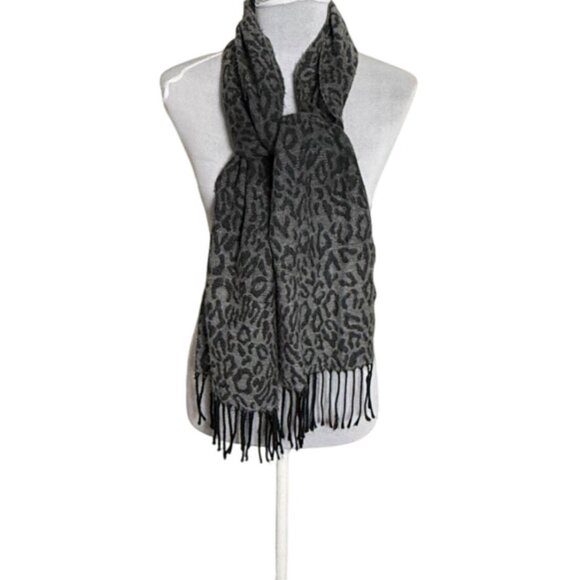 Cejon Womens Italian Scarf Grey Leopard Print Winter Warm Fringe Accent - Picture 3 of 11